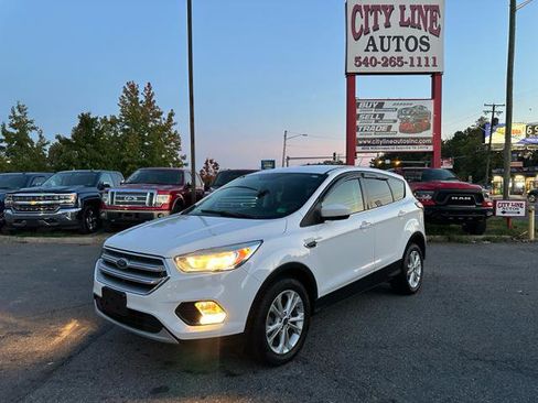 Used 2017 Ford Escape SE w/ SE Cold Weather Package image 9