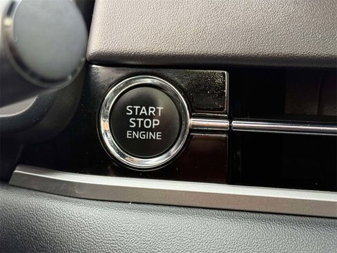 Used 2023 Mitsubishi Outlander AWD image 29