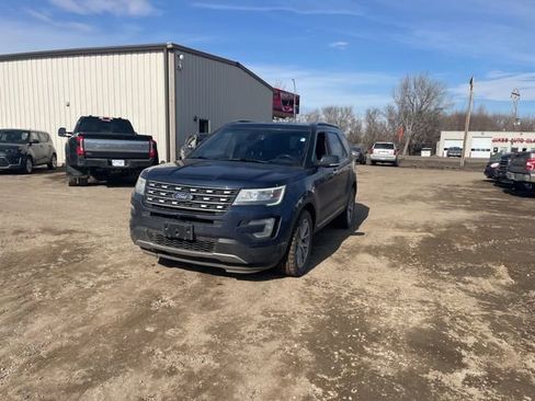 Used 2017 Ford Explorer Limited w/ Equipment Group 303A image 5