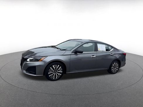 Used 2025 Nissan Altima 2.5 SV image 8