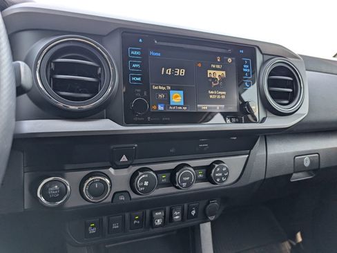 Used 2019 Toyota Tacoma TRD Sport w/ Technology Package AWD/4WD image 9