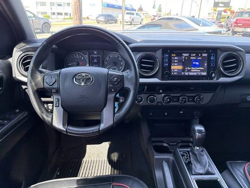 Used 2017 Toyota Tacoma TRD Sport w/ Tow Package AWD/4WD image 19