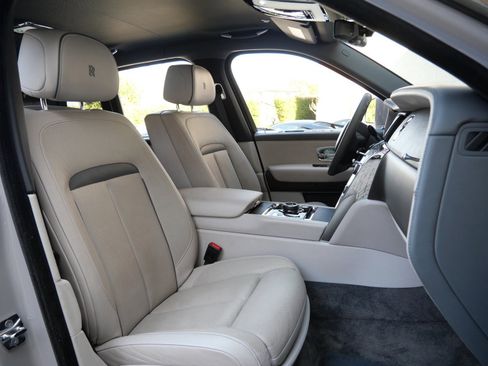 Certified 2022 Rolls-Royce Cullinan w/ Cullinan Package image 35