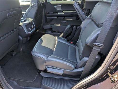 Used 2025 Ford Expedition Platinum AWD/4WD image 27