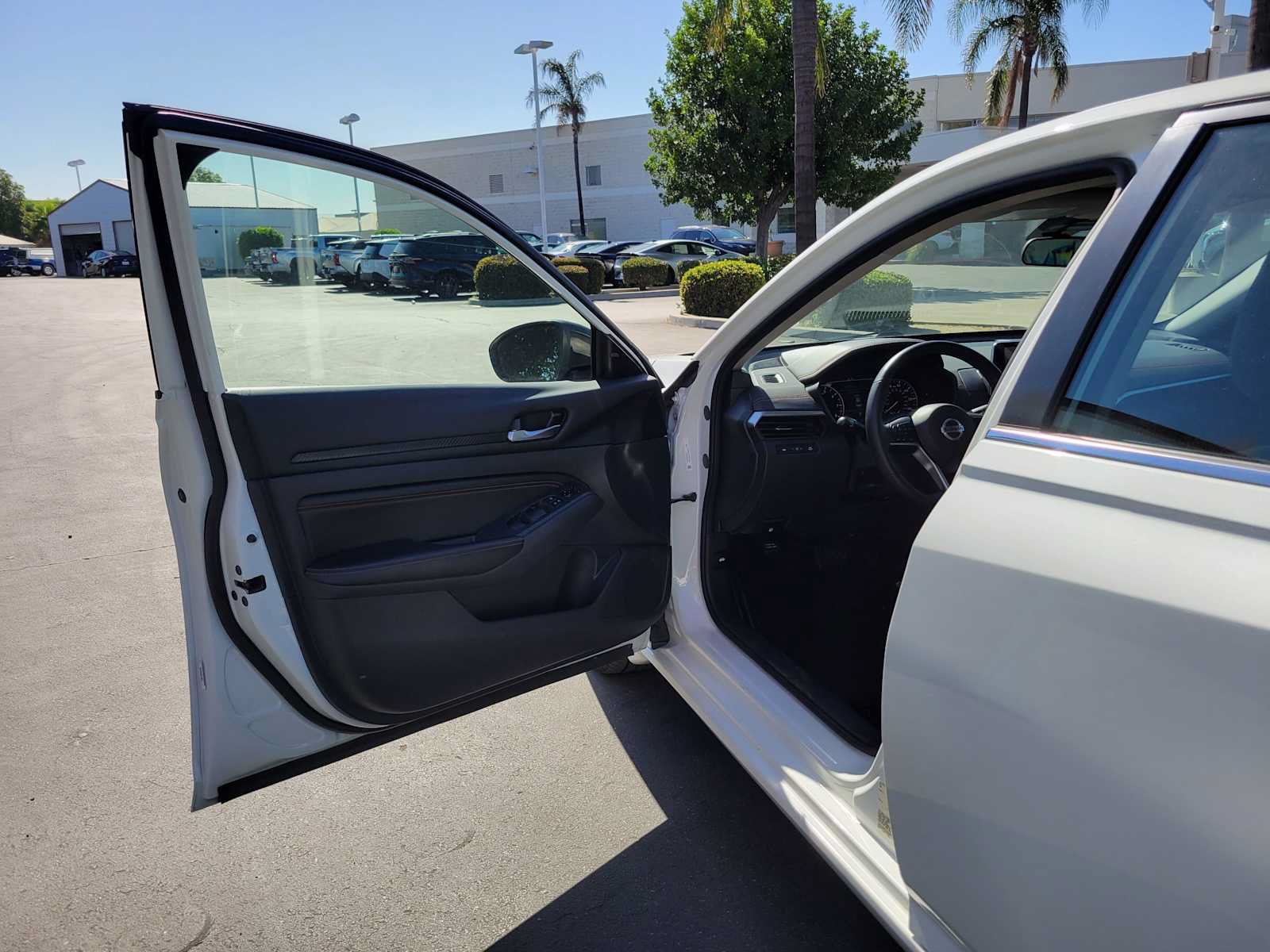 Used 2022 Nissan Altima 2.5 SR w/ Midnight Edition Package FWD image 19