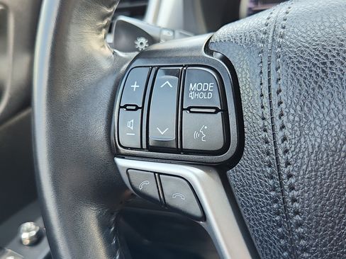 Used 2019 Toyota Highlander Plus AWD/4WD image 22