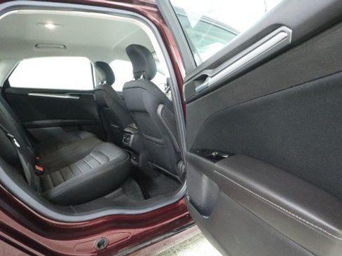 Used 2013 Ford Fusion SE FWD image 11