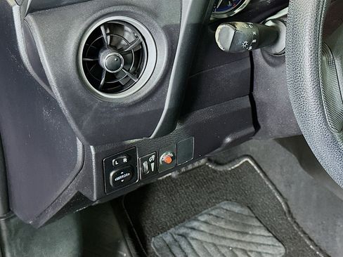 Used 2017 Toyota Corolla LE image 16