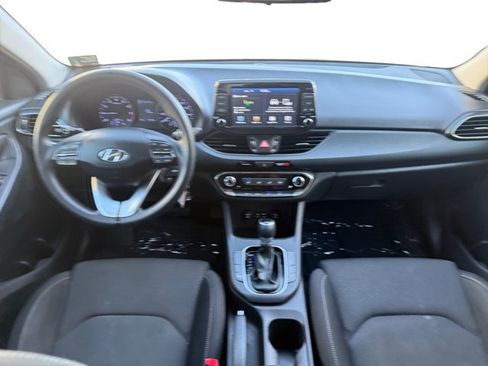 Used 2019 Hyundai Elantra GT FWD image 13