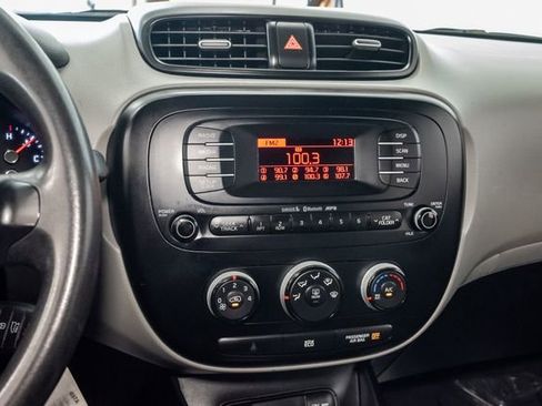 Used 2015 Kia Soul FWD image 11
