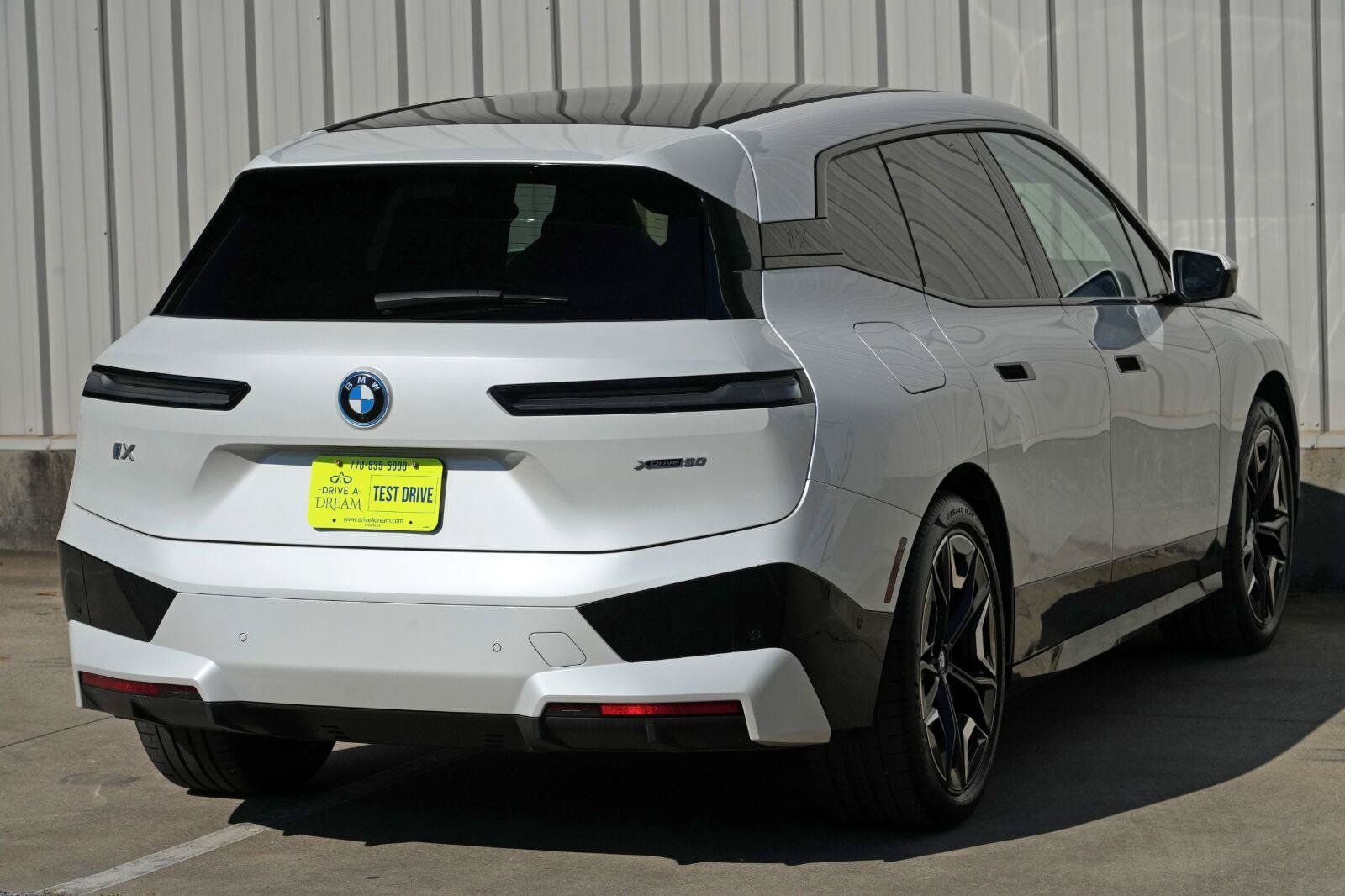 Used 2022 BMW iX xDrive50 w/ Premium Package AWD/4WD image 52