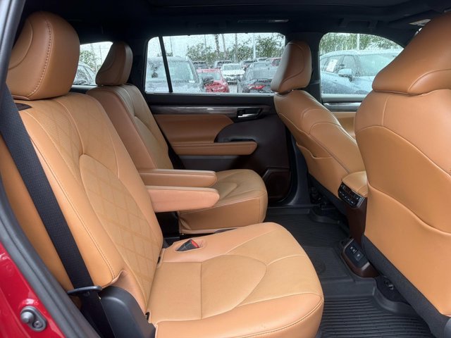Certified 2021 Toyota Highlander Platinum FWD image 20
