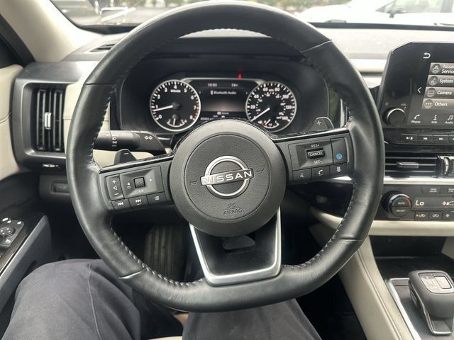 Used 2023 Nissan Pathfinder SL AWD/4WD image 13