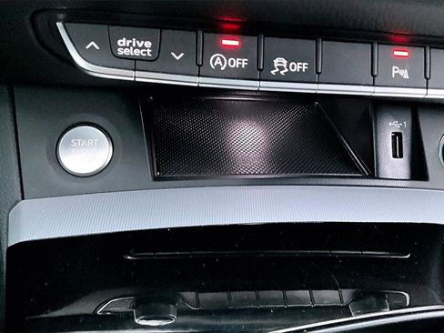 Used 2025 Audi Q5 2.0T Premium w/ Convenience Plus Package image 15