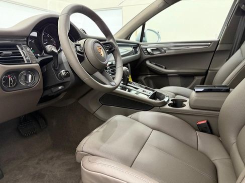 New 2026 Porsche Macan image 5