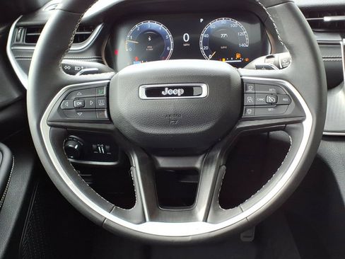 Used 2023 Jeep Grand Cherokee Altitude AWD/4WD image 13