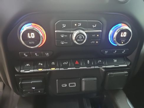Used 2019 GMC Sierra 1500 SLT AWD/4WD image 21