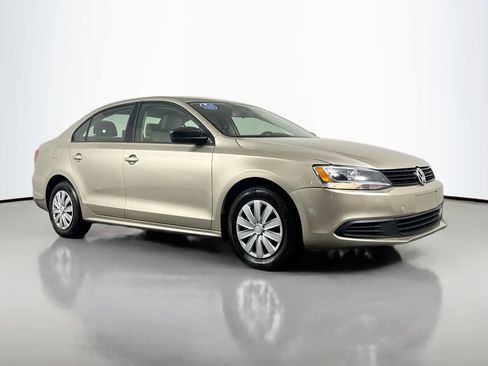 Used 2014 Volkswagen Jetta S image 3