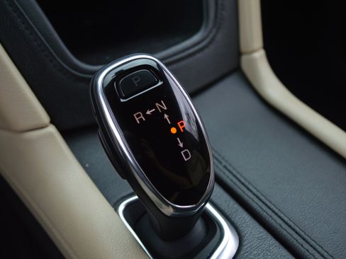 Used 2018 Cadillac XT5 FWD image 23