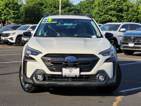 Used 2024 Subaru Outback Premium AWD/4WD image 3