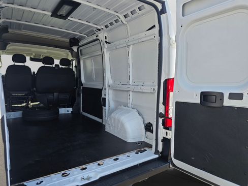Used 2023 RAM ProMaster 2500 w/ Driver Convenience Group FWD image 23