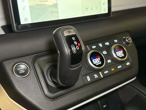 Used 2024 Land Rover Defender 110 X-Dynamic SE AWD/4WD image 26