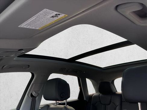 Used 2023 Audi Q5 e Premium Plus w/ Premium Plus Package image 11