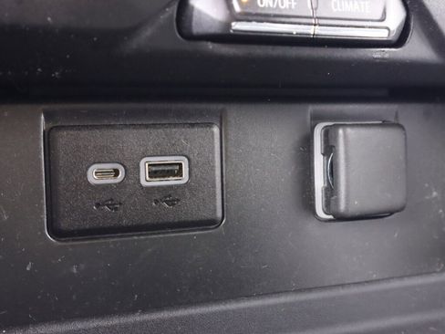 Used 2022 Chevrolet Suburban LS image 29