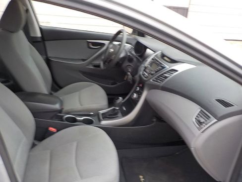Used 2016 Hyundai Elantra SE image 9