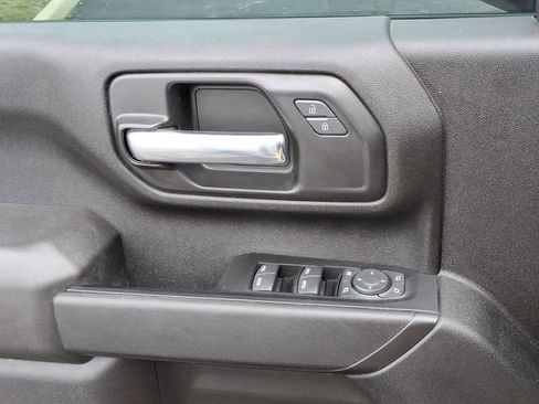 Used 2022 Chevrolet Silverado 2500 Custom w/ Custom Value Package image 18