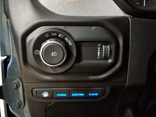 Used 2024 Jeep Wrangler Unlimited w/ Convenience Group AWD/4WD image 13