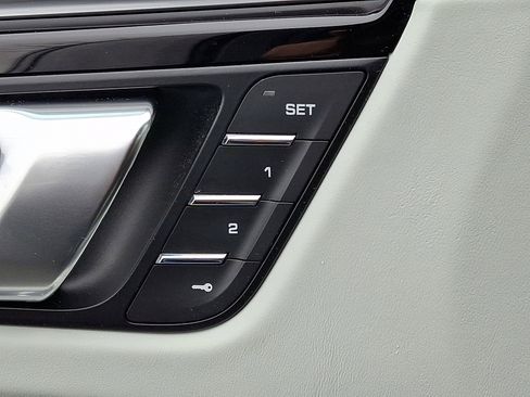 Used 2021 Porsche Macan S image 26