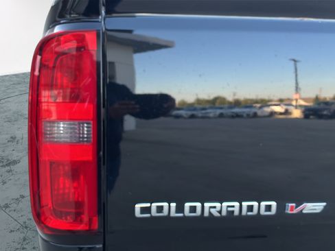 Used 2017 Chevrolet Colorado LT w/ Midnight Edition RWD image 37
