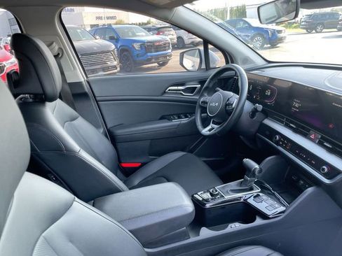 Used 2025 Kia Sportage EX FWD image 18