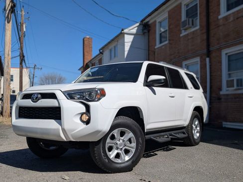 Used 2017 Toyota 4Runner SR5 image 5