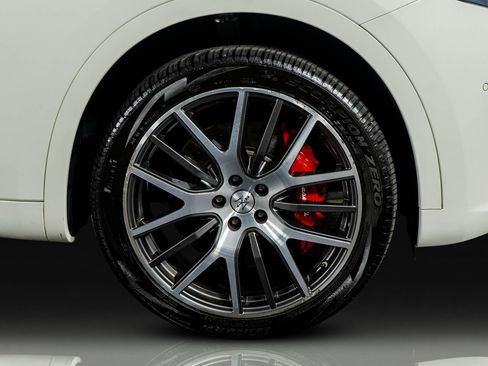 Used 2022 Maserati Levante Modena image 39