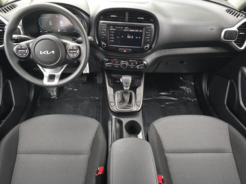 Used 2025 Kia Soul LX w/ LX Technology Package FWD image 13