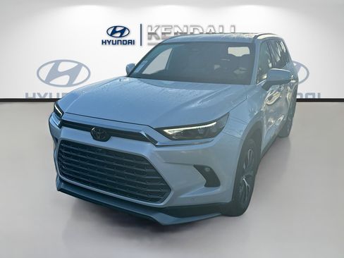 Used 2024 Toyota Grand Highlander AWD Hybrid image 3