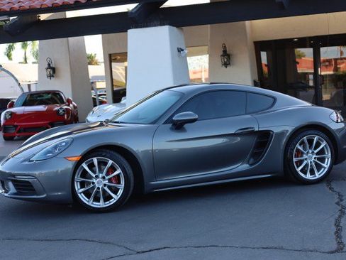 Used 2018 Porsche 718 Cayman RWD image 5