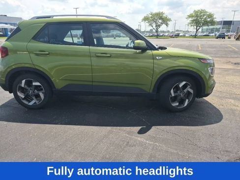 Used 2022 Hyundai Venue SEL FWD image 4