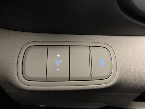 New 2025 Hyundai Venue SEL image 30