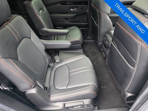 Used 2025 Honda Pilot TrailSport image 30