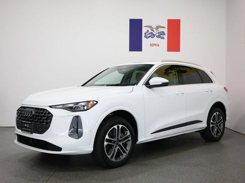 Used 2025 Audi Q5 Premium w/ Convenience Package AWD/4WD image 8