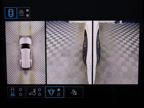 Used 2025 GMC Yukon Denali w/ Sun & Power Step Package image 20