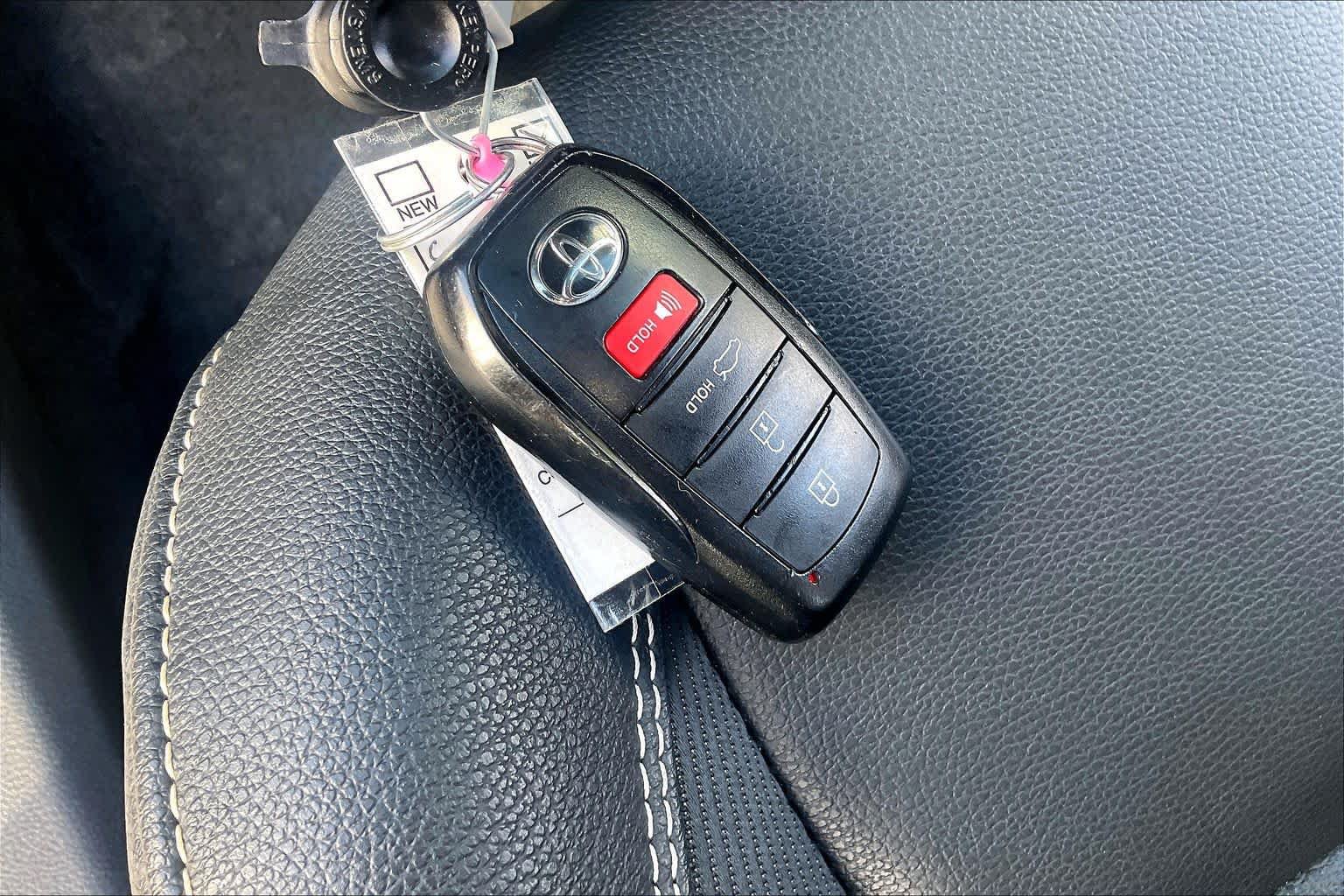Used 2025 Toyota Camry SE FWD image 14