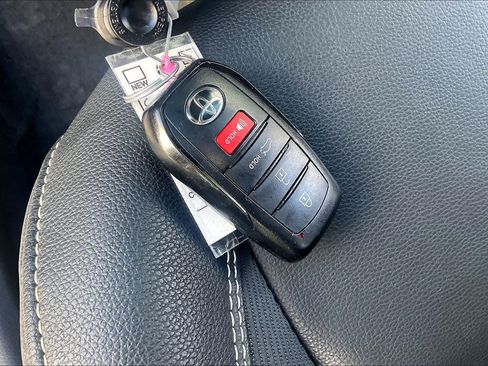 Used 2025 Toyota Camry SE FWD image 14