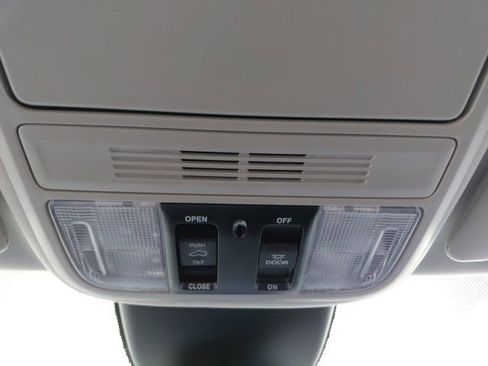 Used 2025 Honda Odyssey Touring image 23