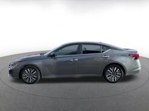 Used 2025 Nissan Altima 2.5 SV image 9