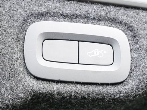 Used 2019 Volvo S60 T6 R-Design image 27