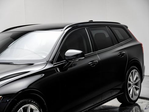 Used 2020 Volvo V60 T5 Momentum w/ Protection Package Premier image 24